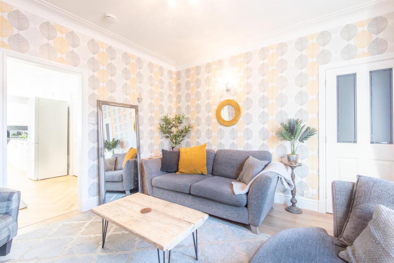 Bright, Fresh, Renovated 3 Bedroom Apartment In The Heart Of Montrose Angus Exterior photo
